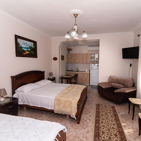 Erla'S Apartment Тирана Экстерьер фото