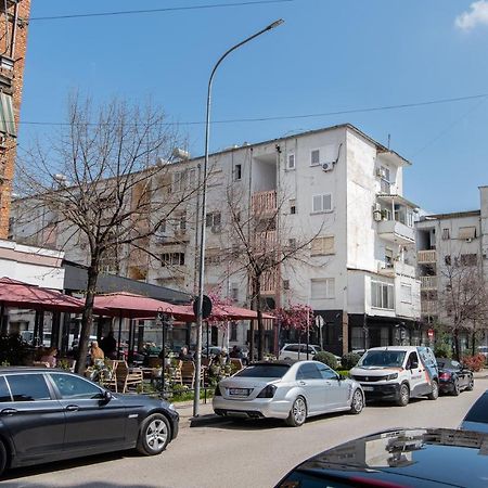 Erla'S Apartment Тирана Экстерьер фото