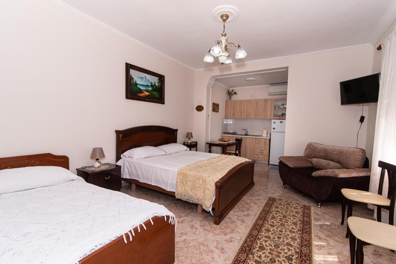 Erla'S Apartment Тирана Экстерьер фото